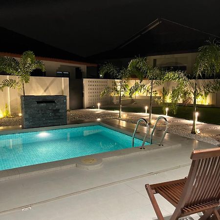 Home In Terengganu With Private Pool 쿠알라트렝가누 외부 사진