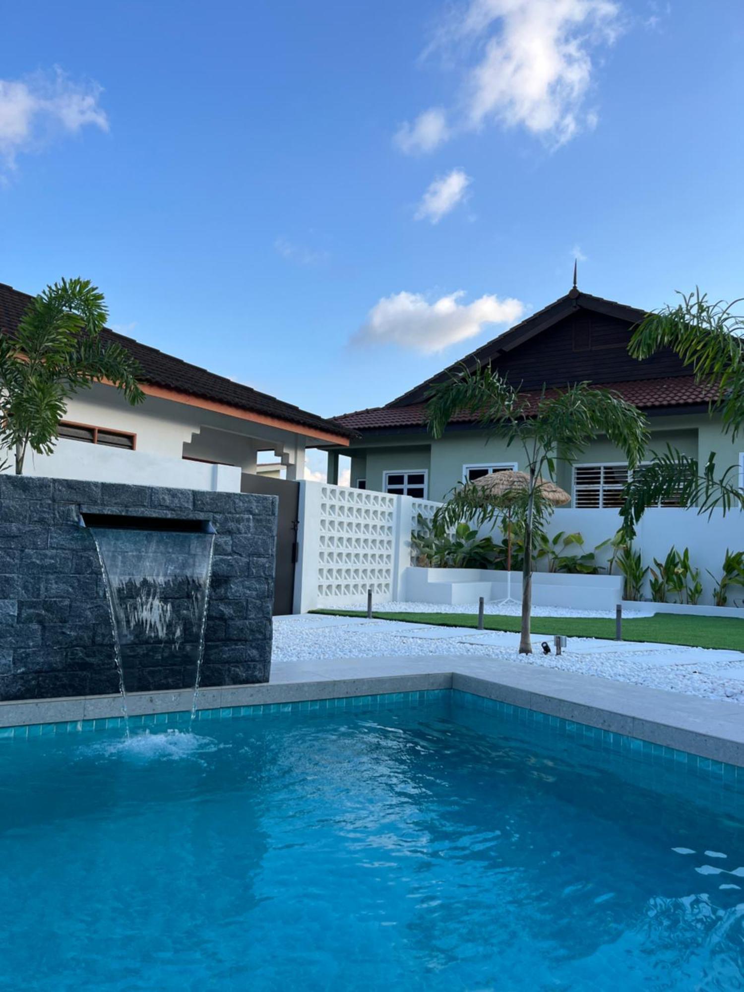 Home In Terengganu With Private Pool 쿠알라트렝가누 외부 사진