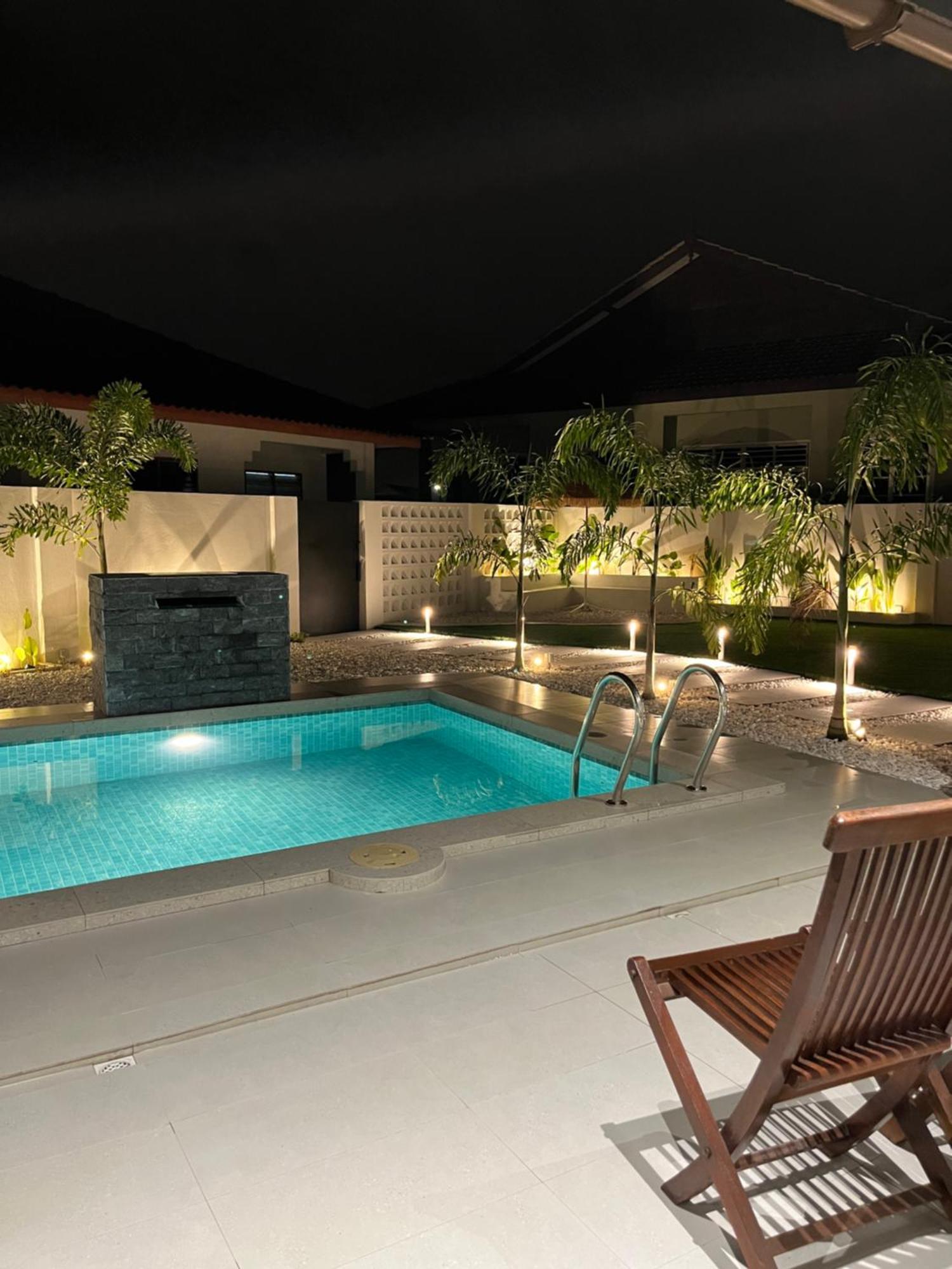 Home In Terengganu With Private Pool 쿠알라트렝가누 외부 사진
