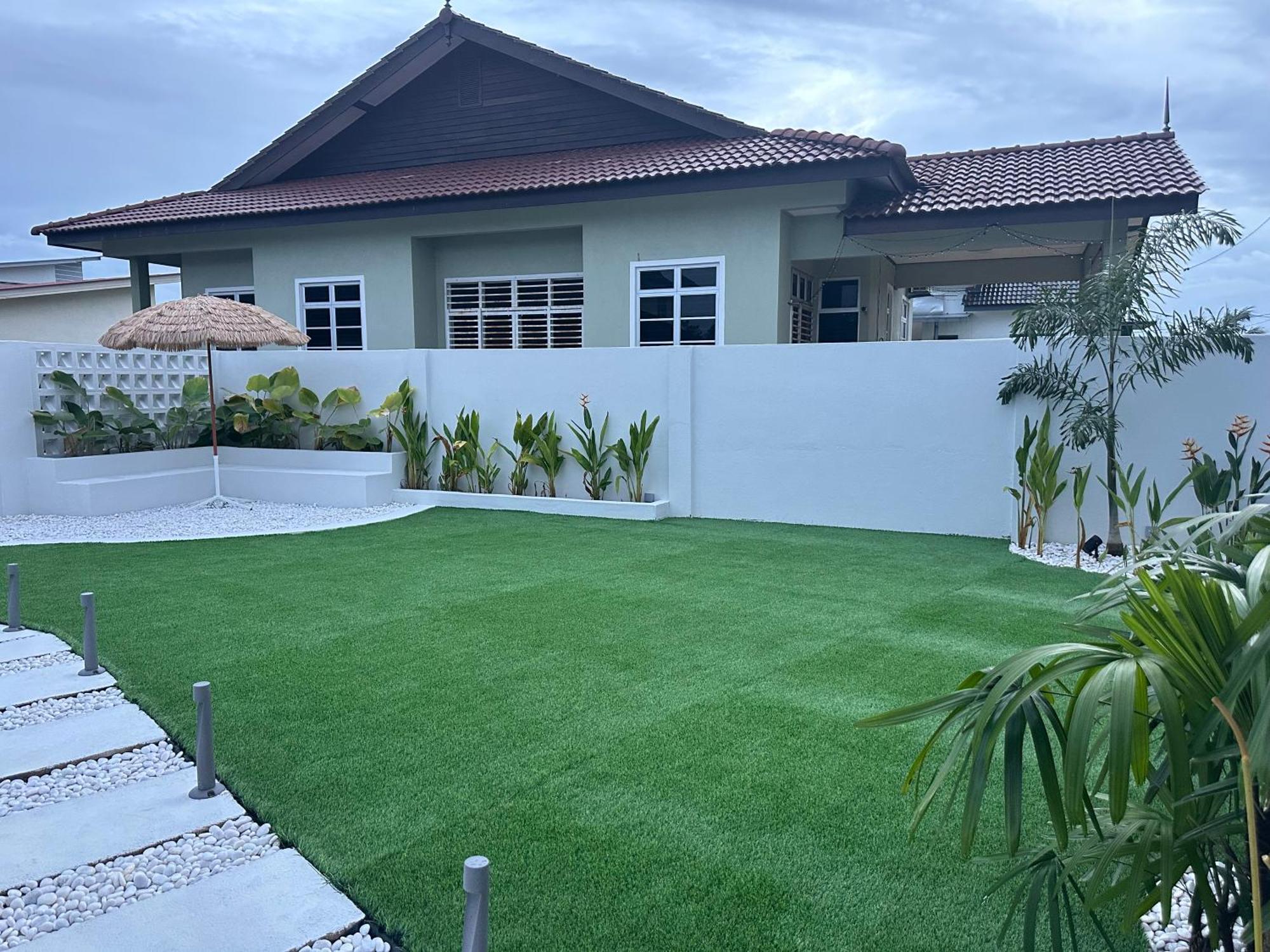 Home In Terengganu With Private Pool 쿠알라트렝가누 외부 사진