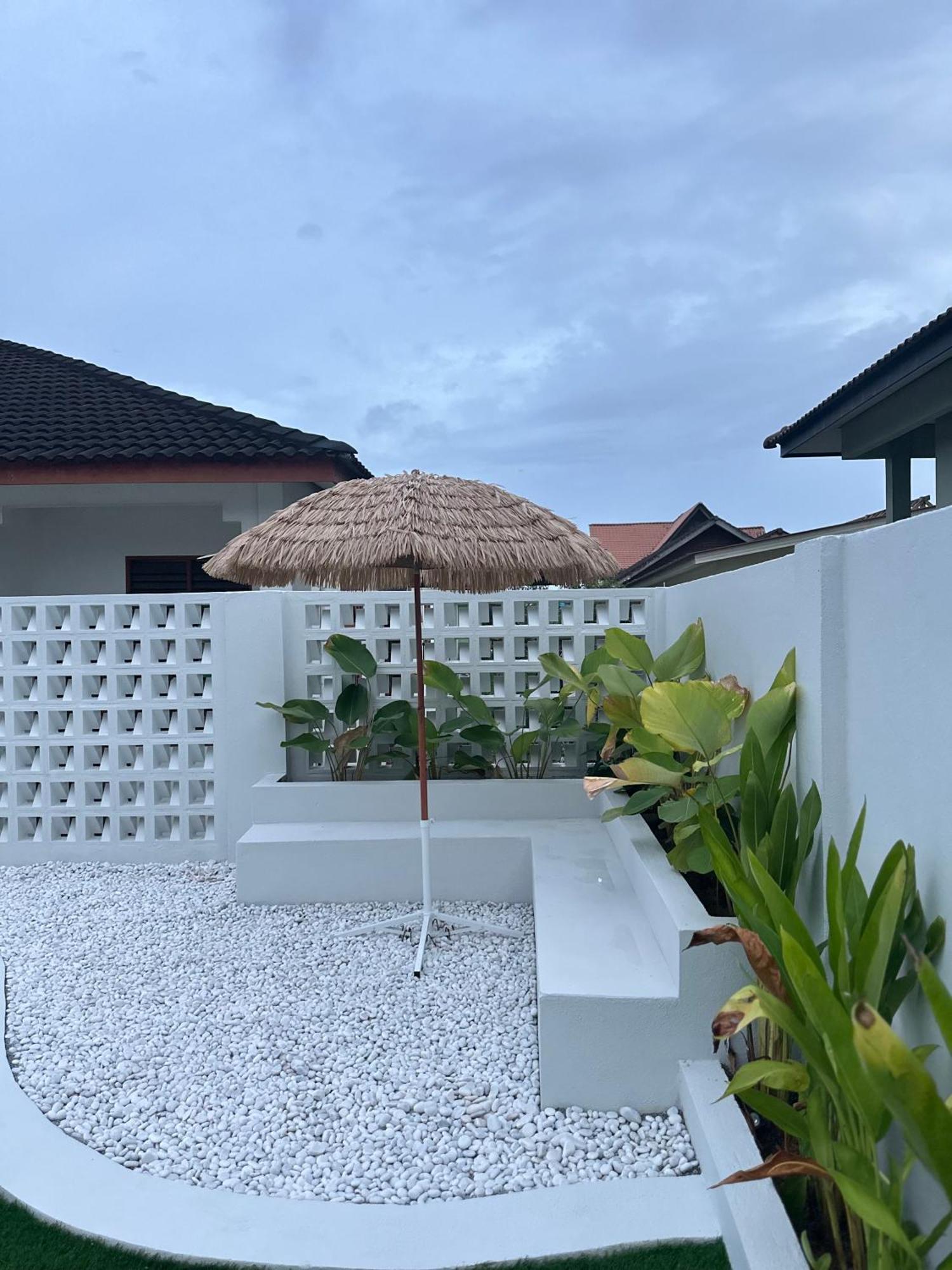 Home In Terengganu With Private Pool 쿠알라트렝가누 외부 사진